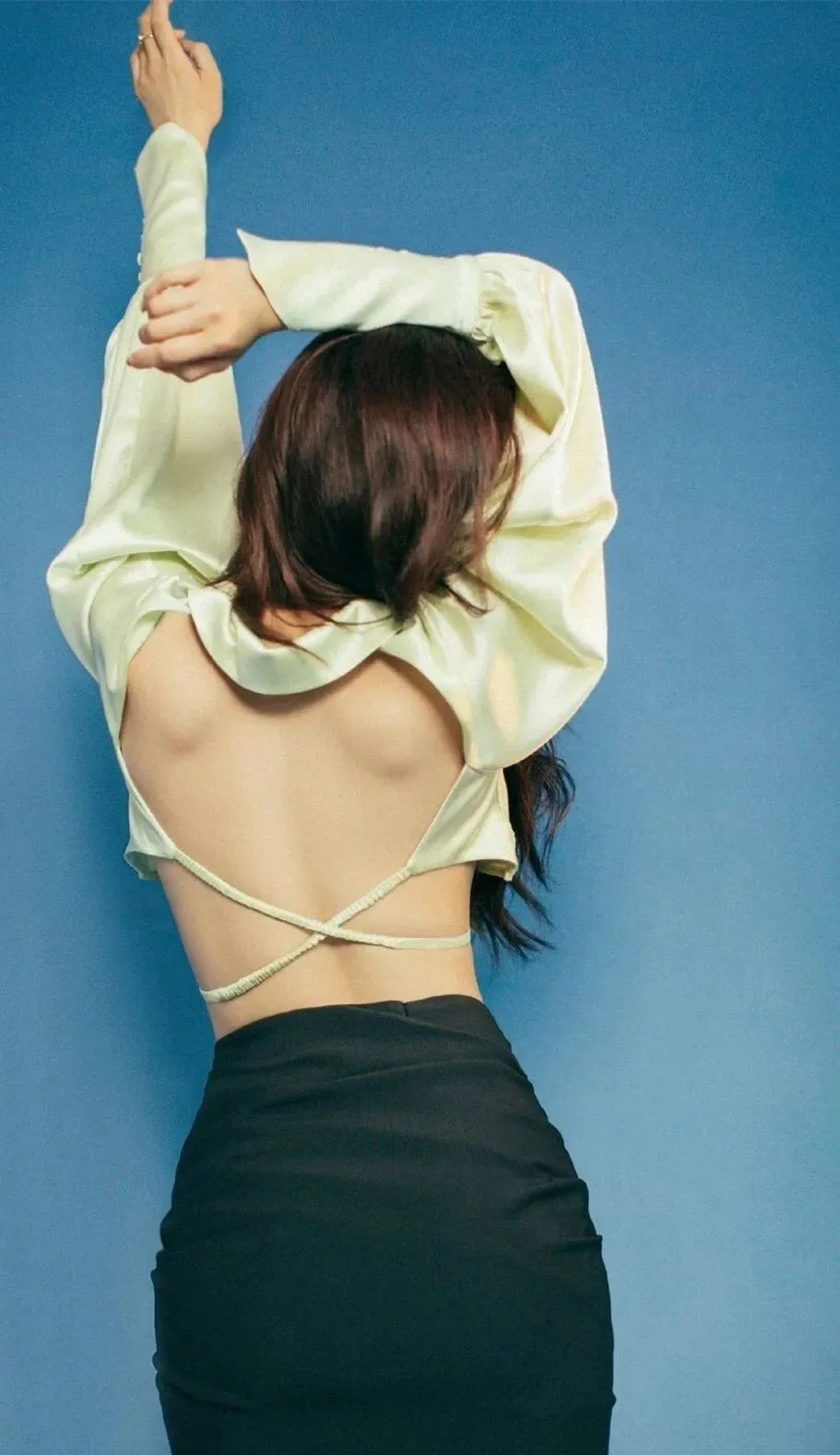 宋妍霏美背写真壁纸 图片4