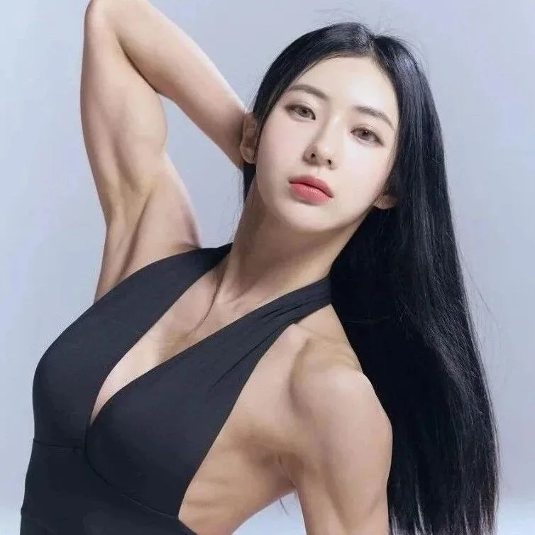 健身女神高清写真展现完美身材曲线与运动气质