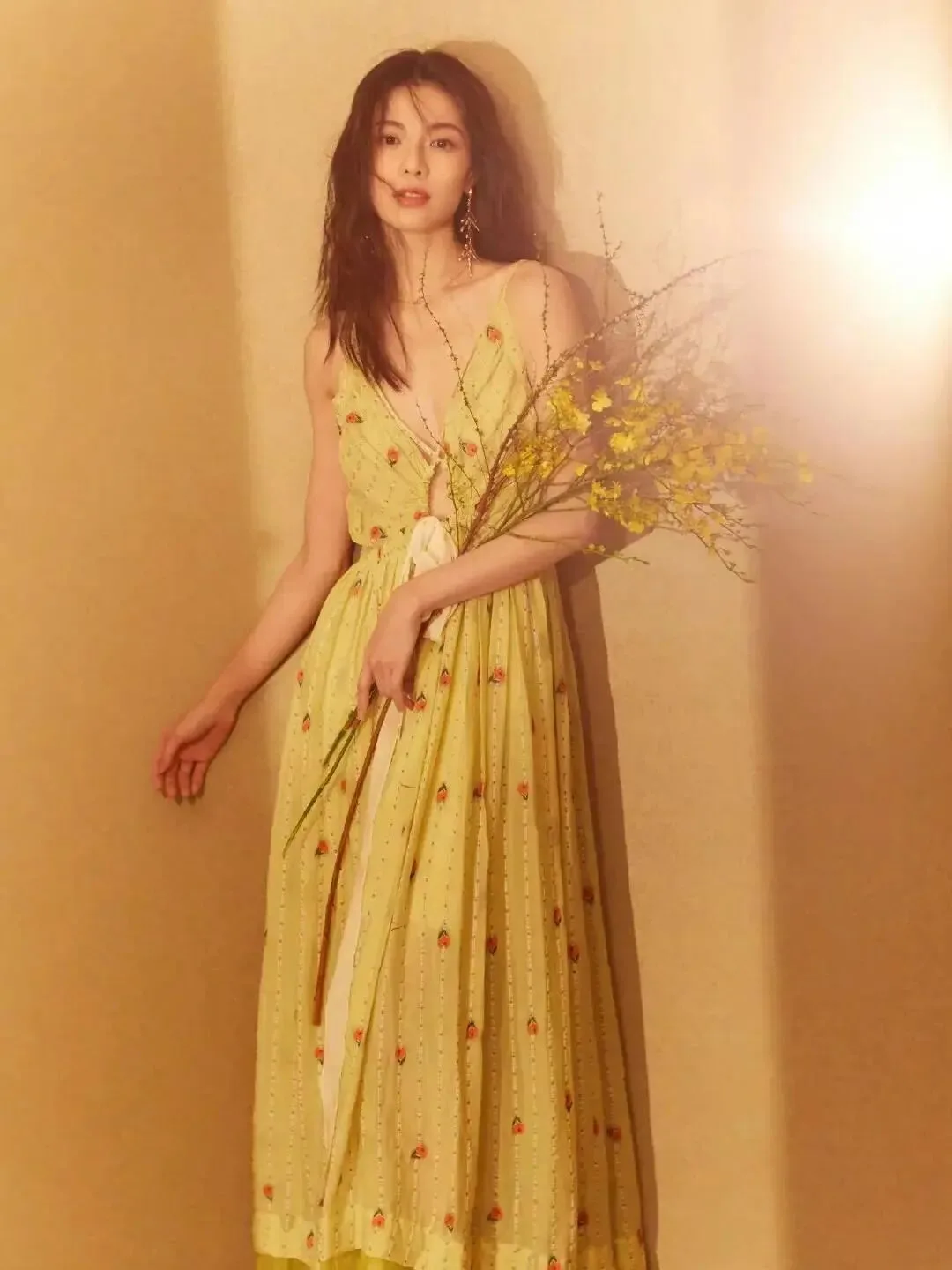 钟楚曦迪拜碎花裙写真 图片7