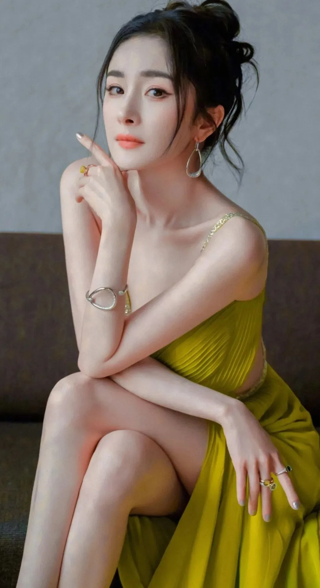 杨幂黄色长裙写真 图片3