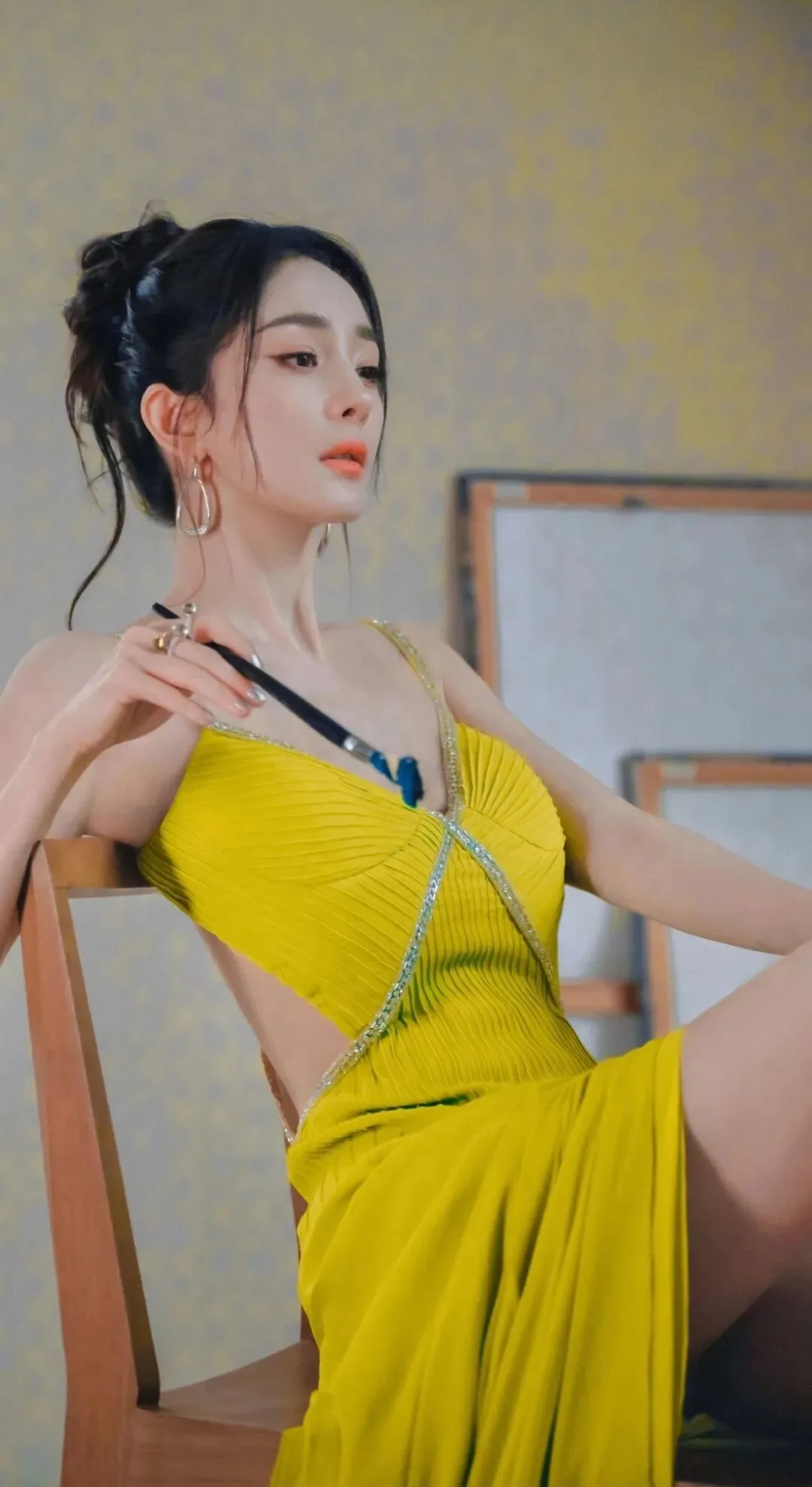 杨幂黄色长裙写真 图片6