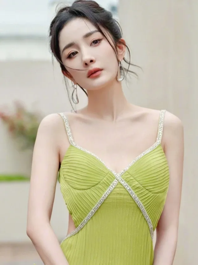 杨幂性感长裙写真 图片2