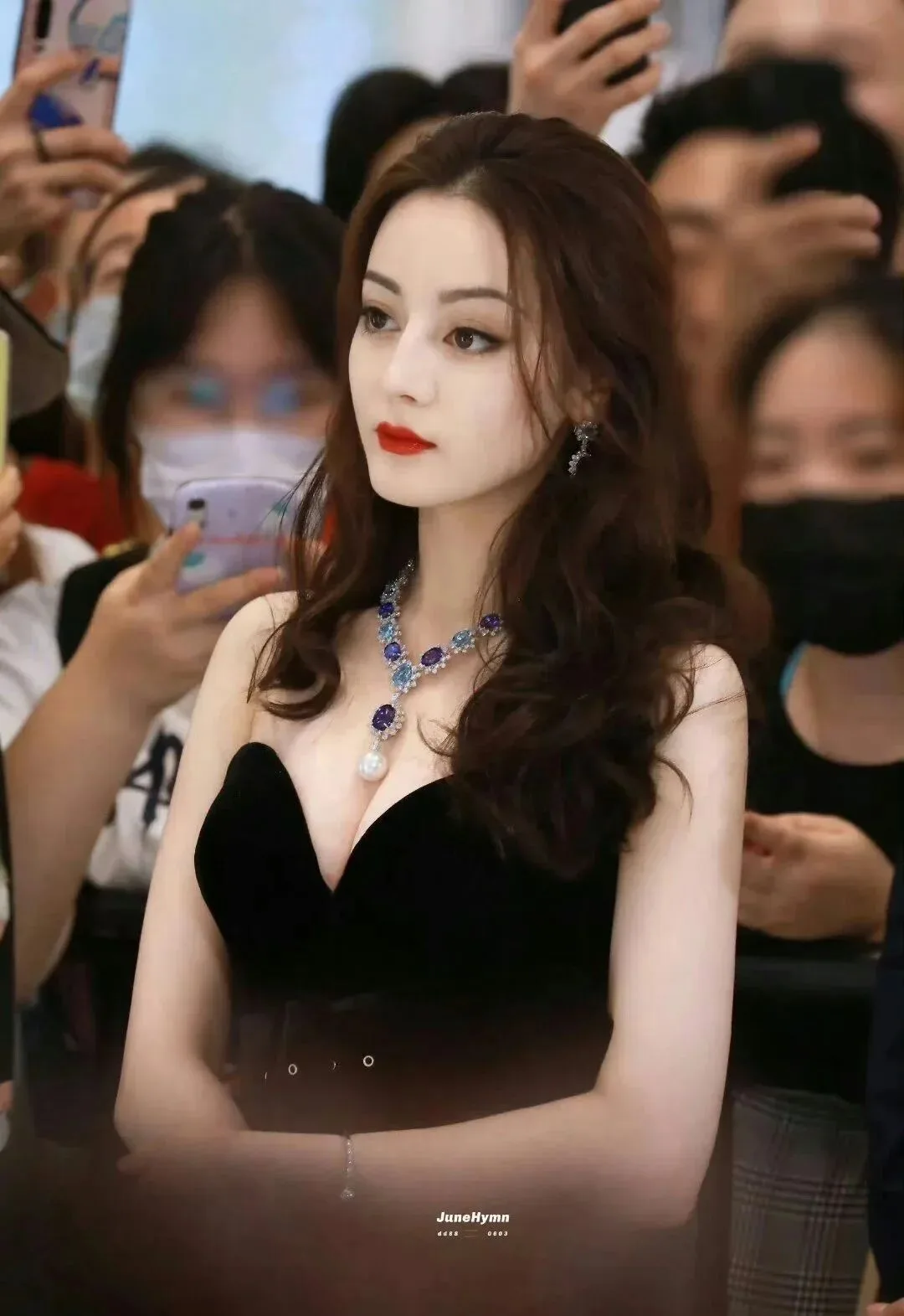 迪丽热巴性感写真 图片4