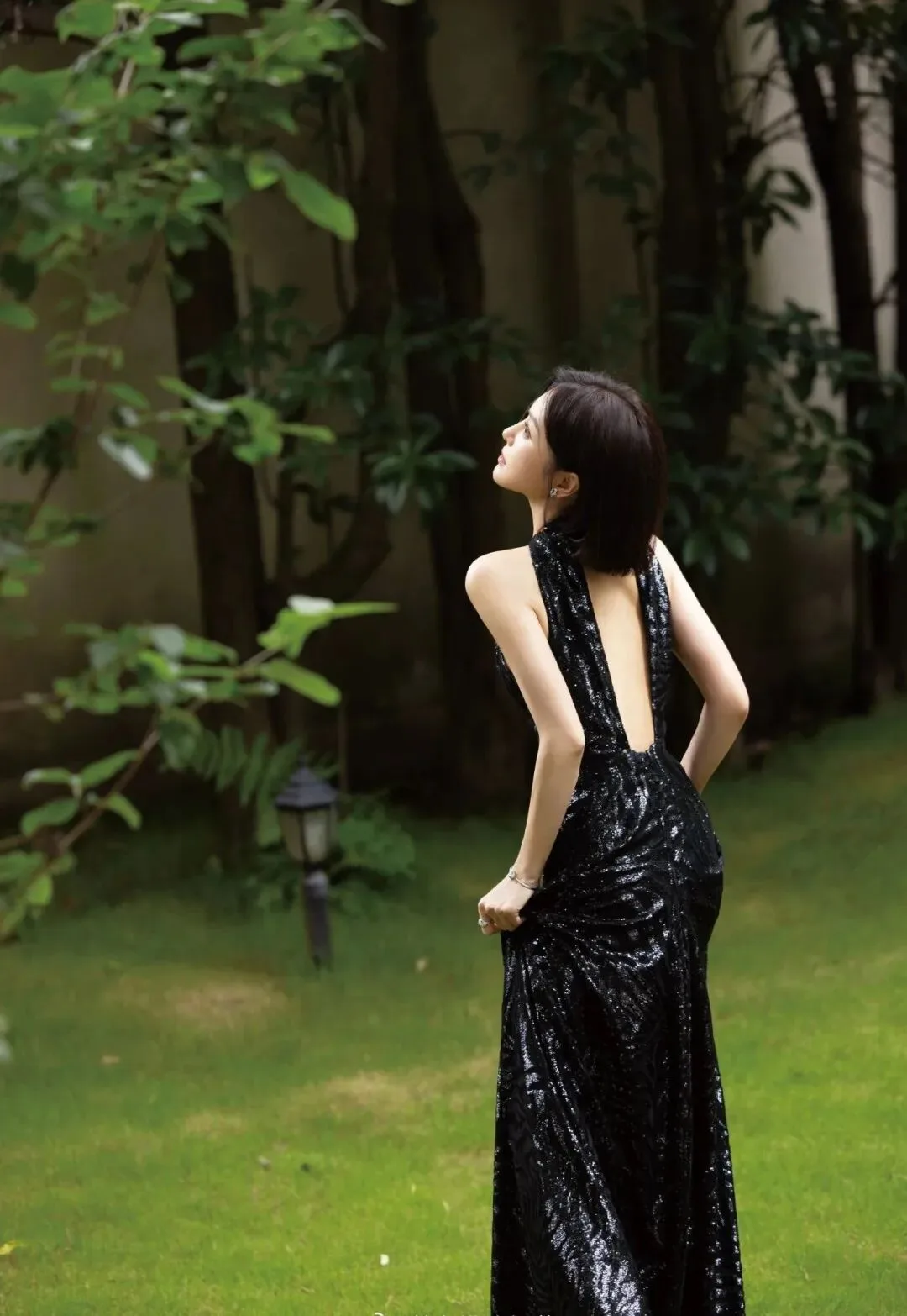 秦岚黑色长裙写真 图片3