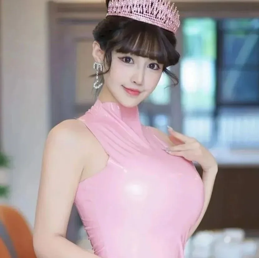 粉色芭比系美女精致脸蛋写真高清图集甜美少女感十足