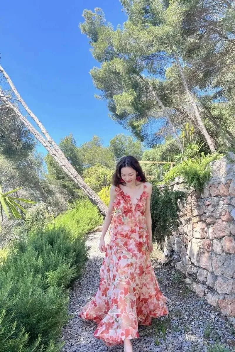 钟楚曦迪拜碎花裙写真 图片4