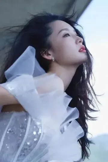 李沁海边写真 图片8