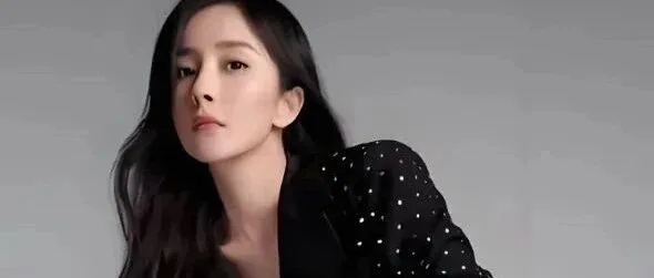 杨幂黑色丝袜写真高清图集 修长美腿满屏都是大长腿魅力