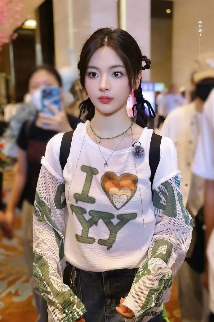 杨超越甜美编发写真 图片3