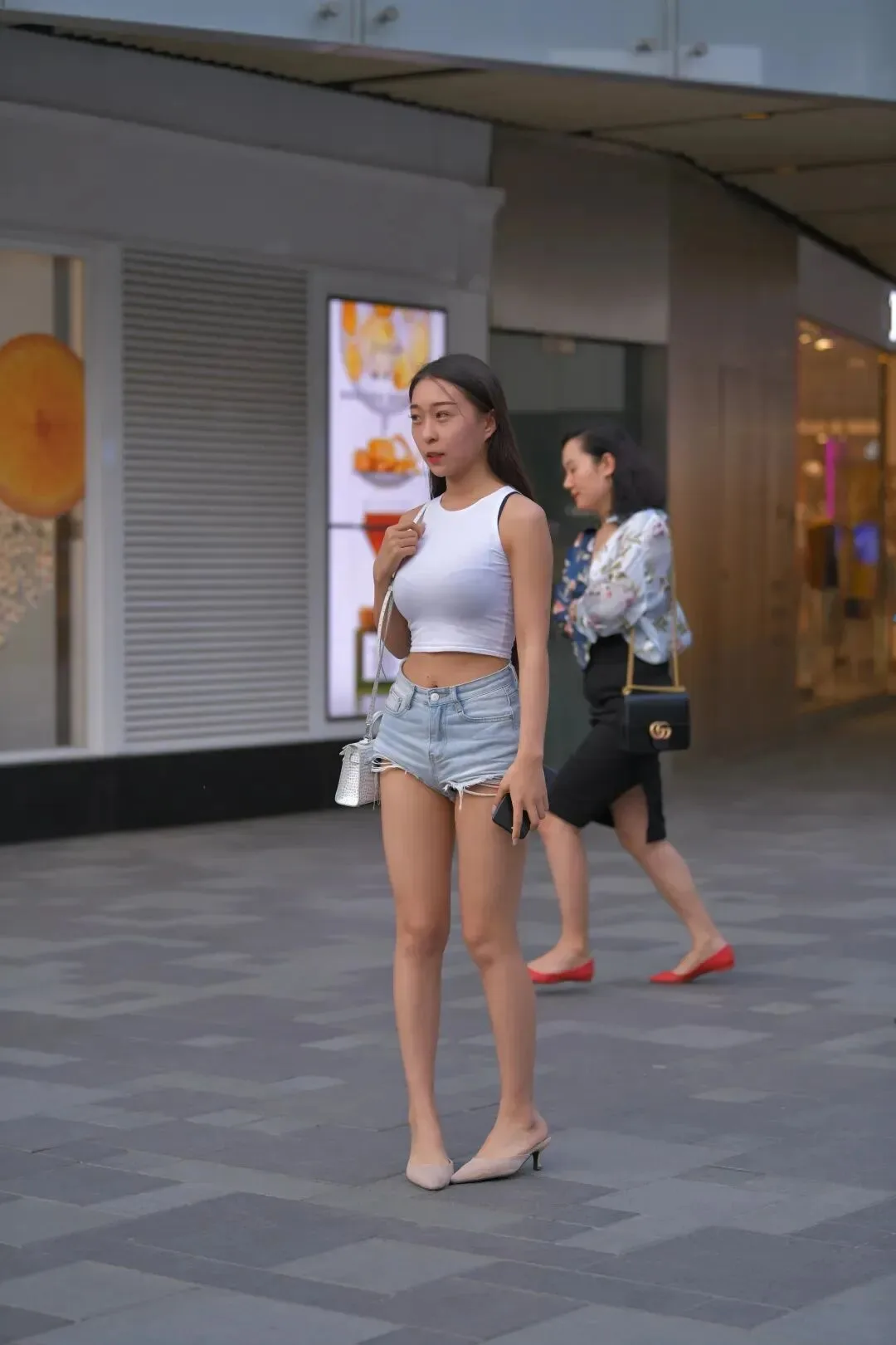 气质美女街拍图集 图片4
