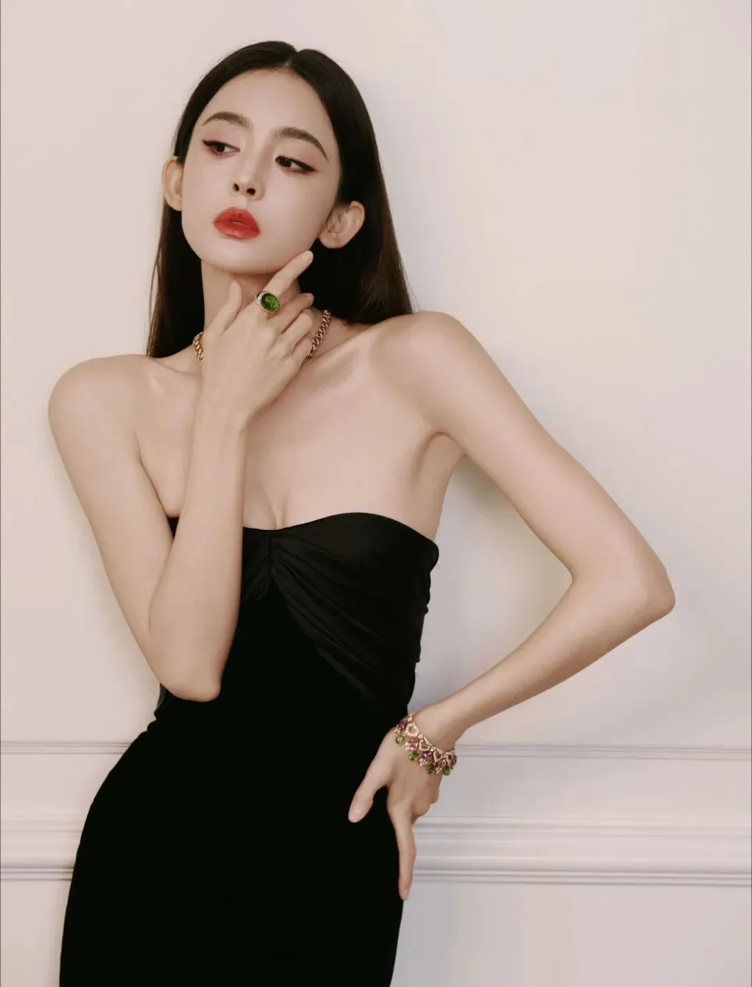 古力娜扎抹胸裙写真 图片5