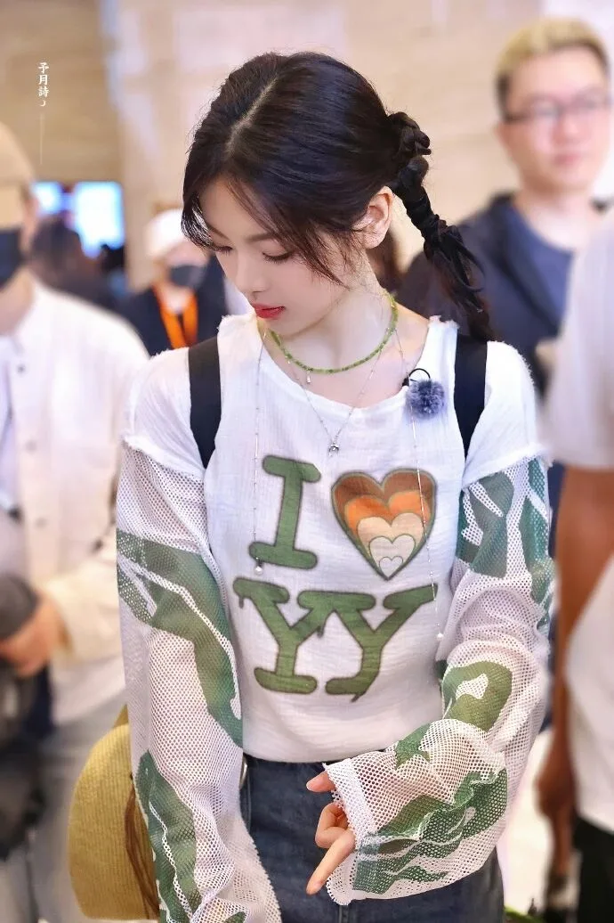 杨超越甜美编发写真 图片4