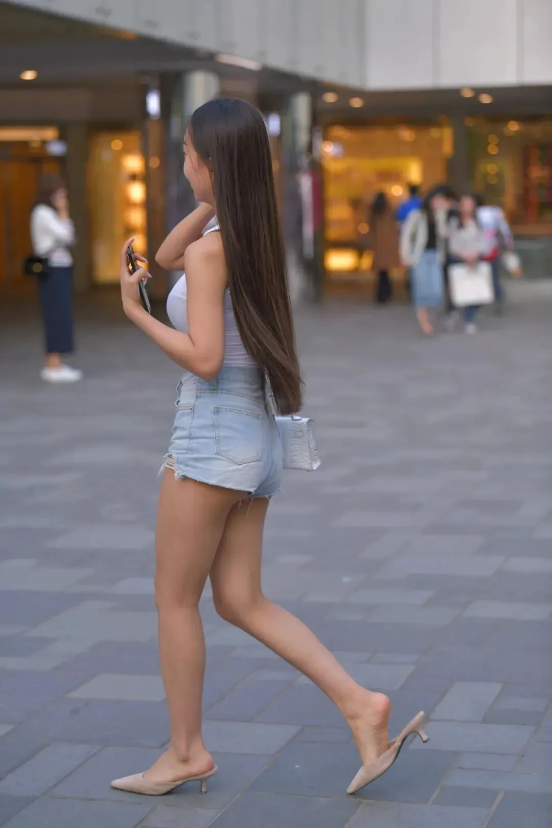 气质美女街拍图集 图片6