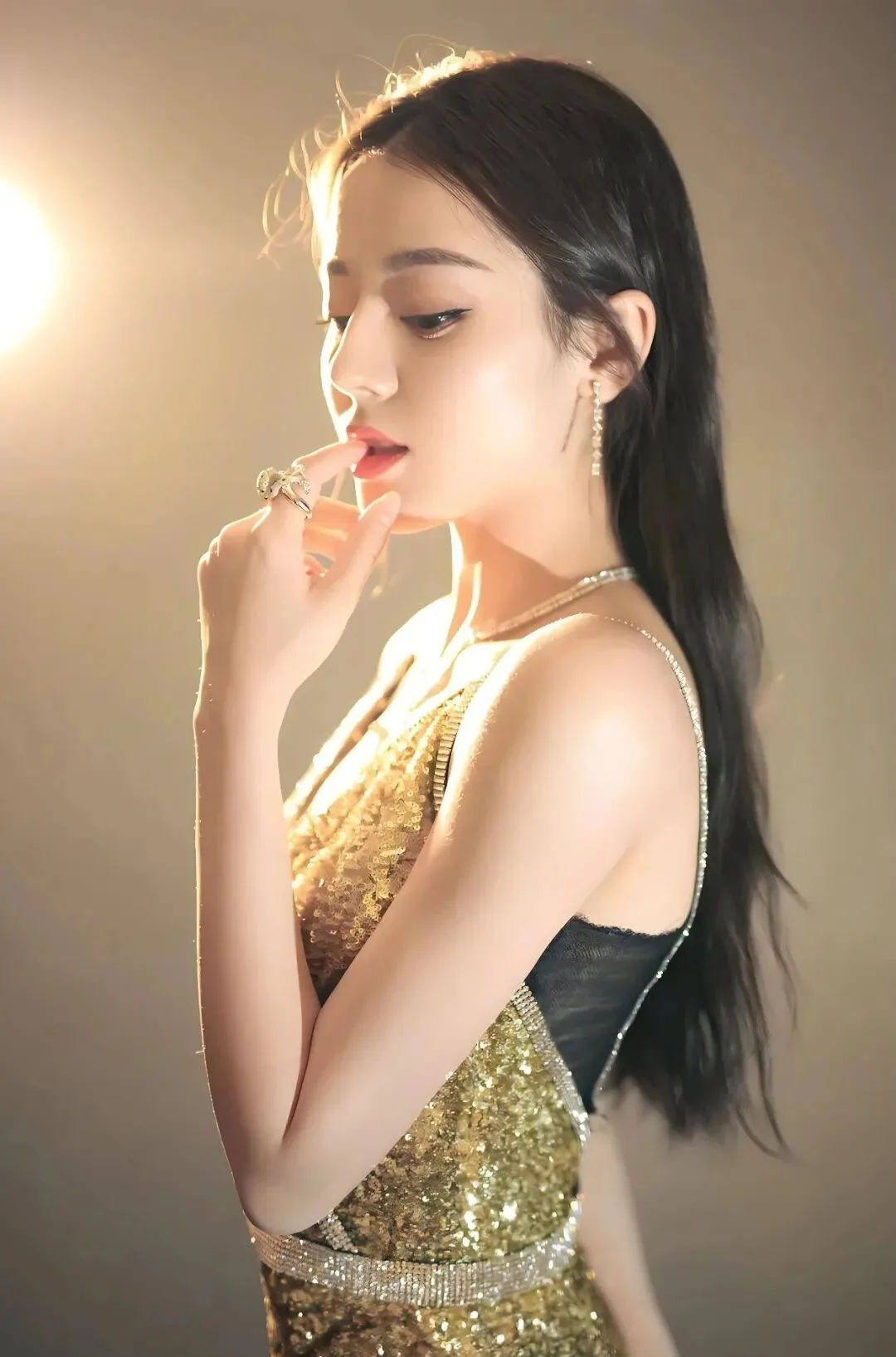 迪丽热巴性感写真 图片4