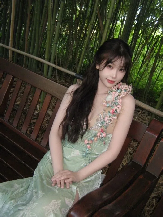 虞书欣仙女裙写真 图片4