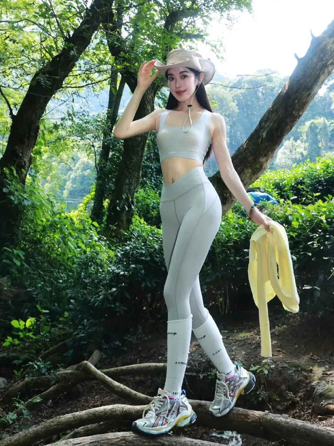 运动紧身装美女 图片4