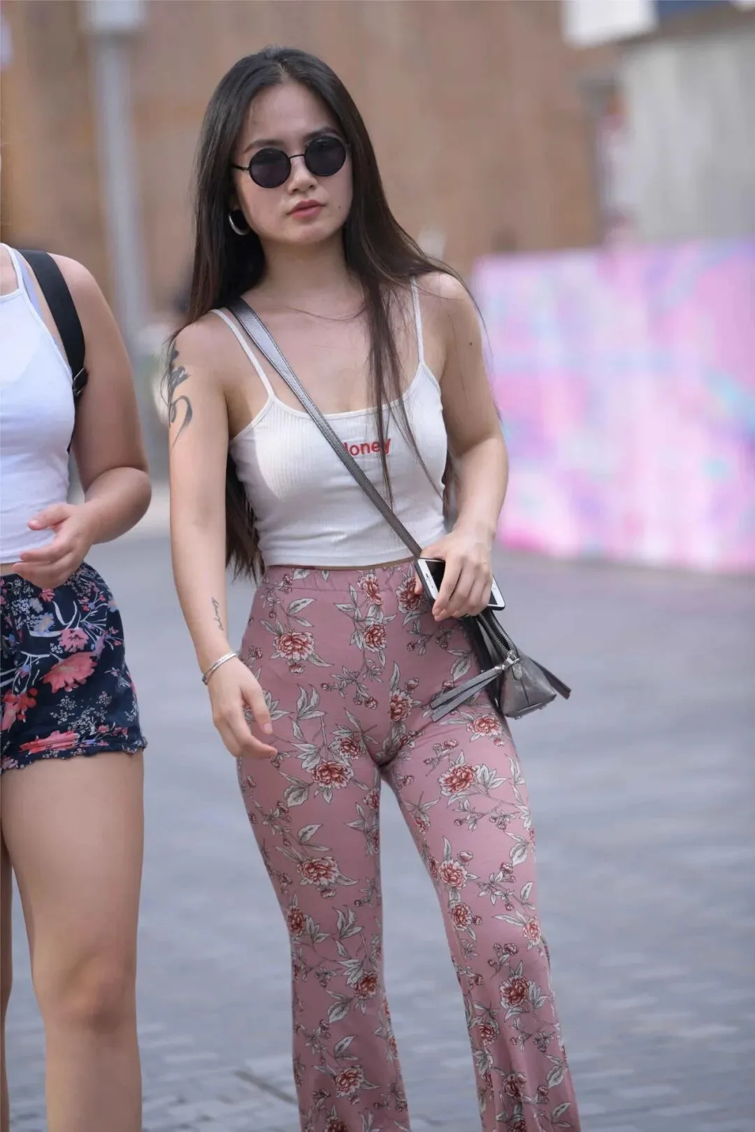 性感美女街拍 图片4