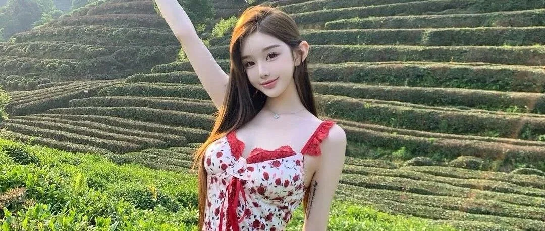 气质美女户外爬山写真 好身材配山野风景太养眼
