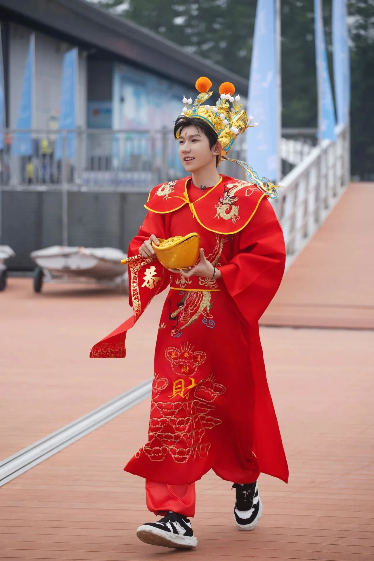 王源财神造型图片 图片2