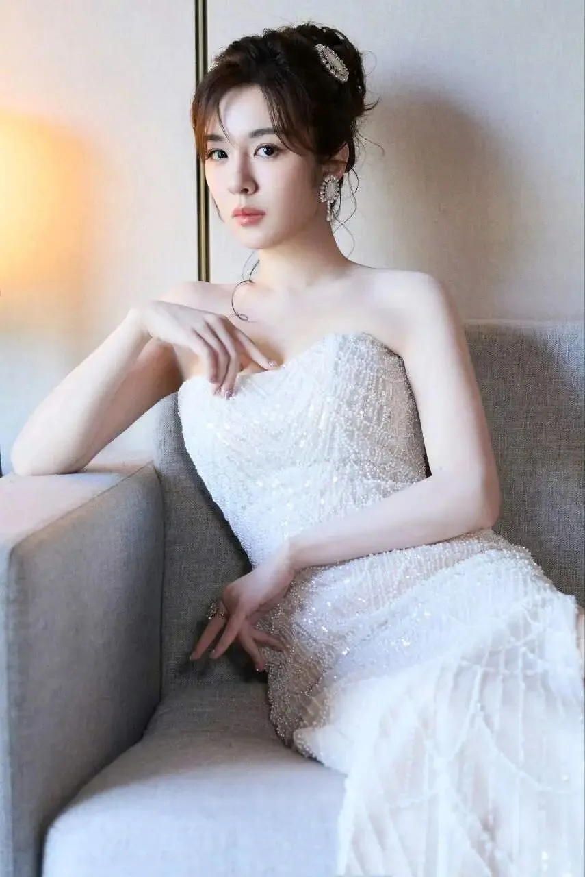 抹胸裙穿搭 图片2