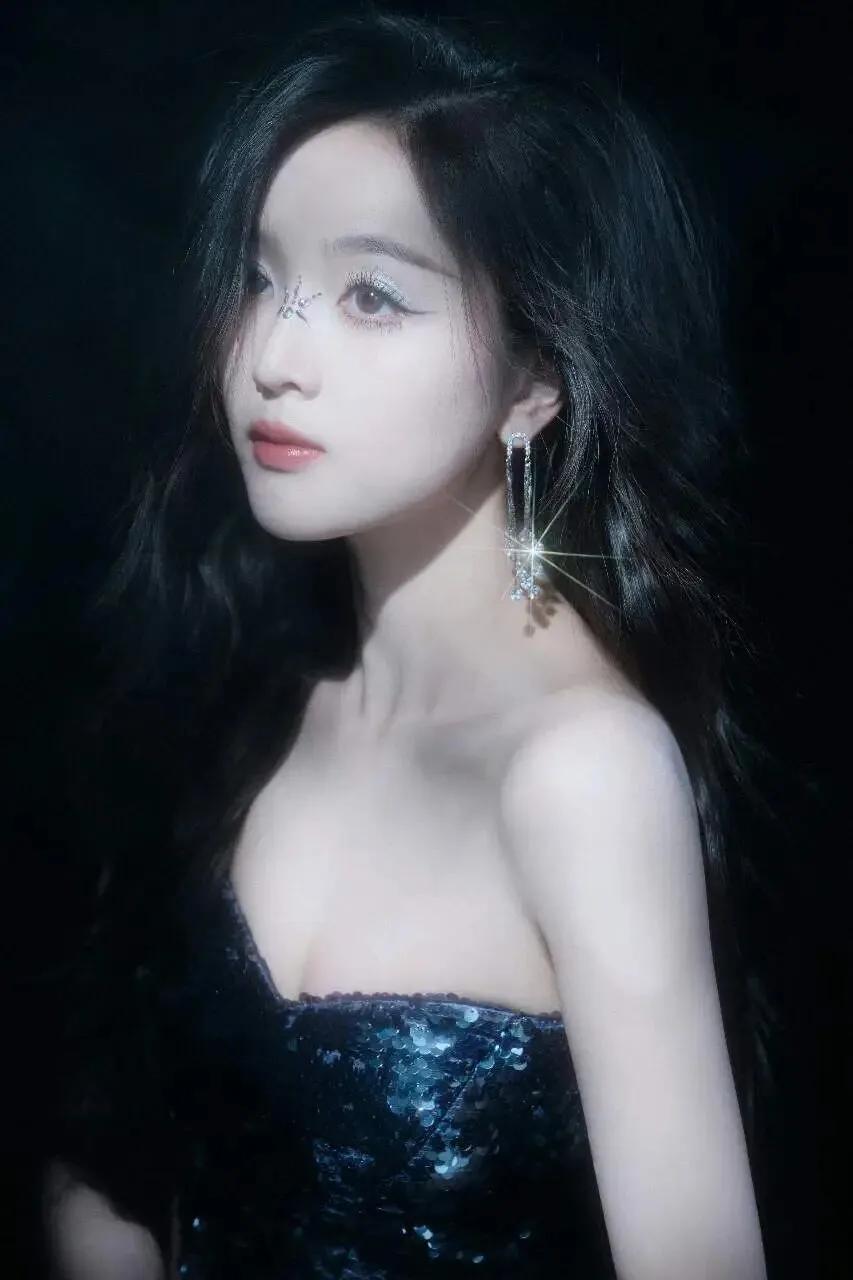 吴宣仪星钻写真壁纸 图片2