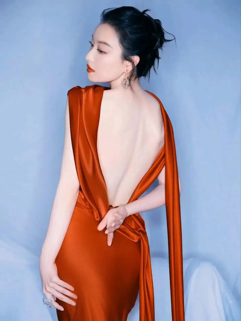 倪妮美背写真 图片3
