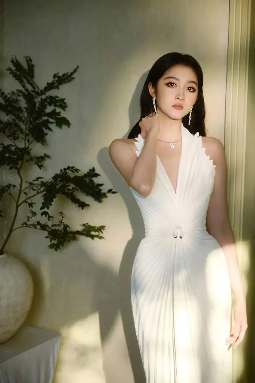 关晓彤高挑美人壁纸 图片6