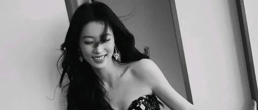 周雨彤高清写真图集 貌美有实力的气质女神壁纸
