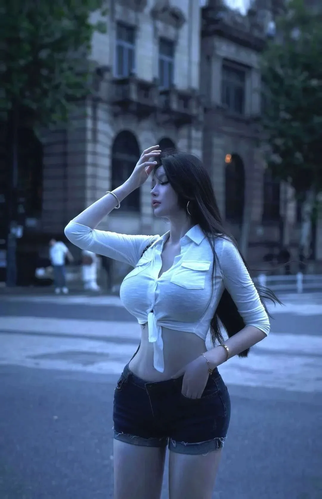 气质美女街拍 图片2