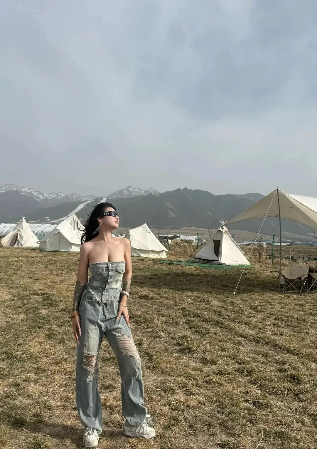 丰满身材美女写真 图片2
