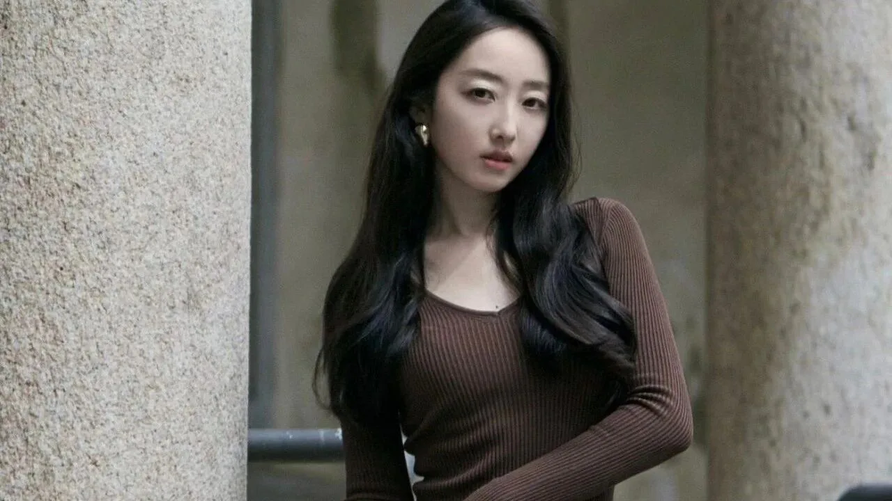蒋梦婕柔美写真壁纸上线 清透气质尽显温柔氛围感