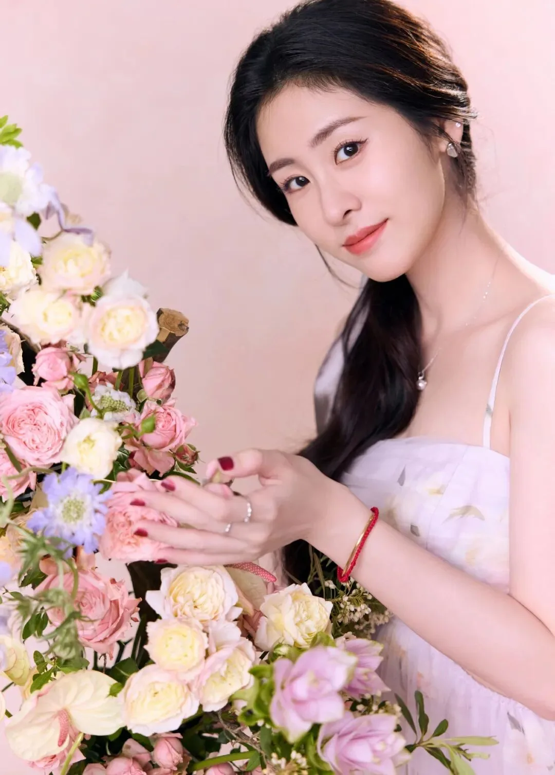 张碧晨粉色写真壁纸 图片5