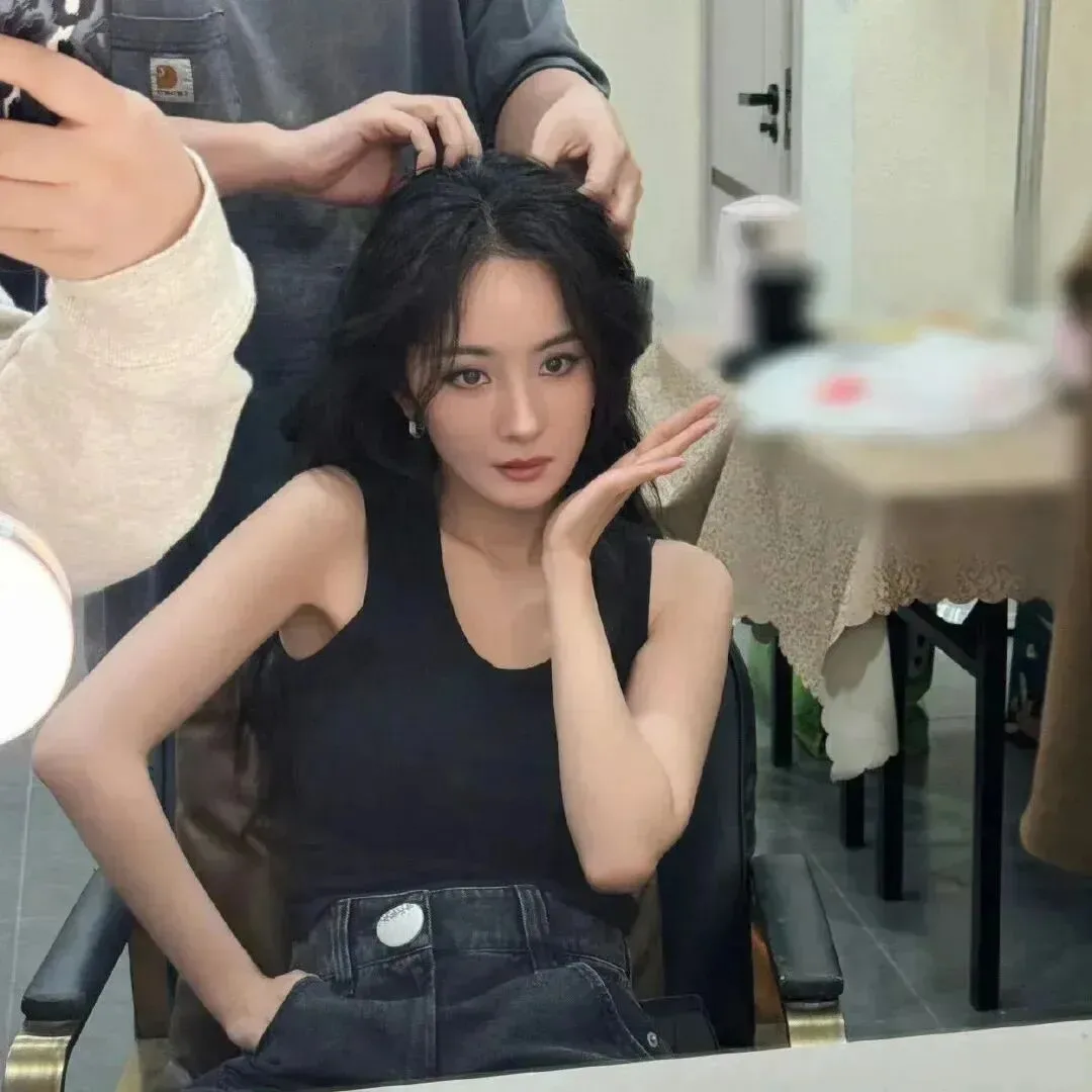 杨幂健身写真 图片3