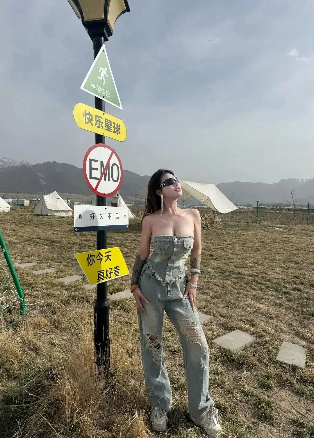 丰满身材美女写真 图片3