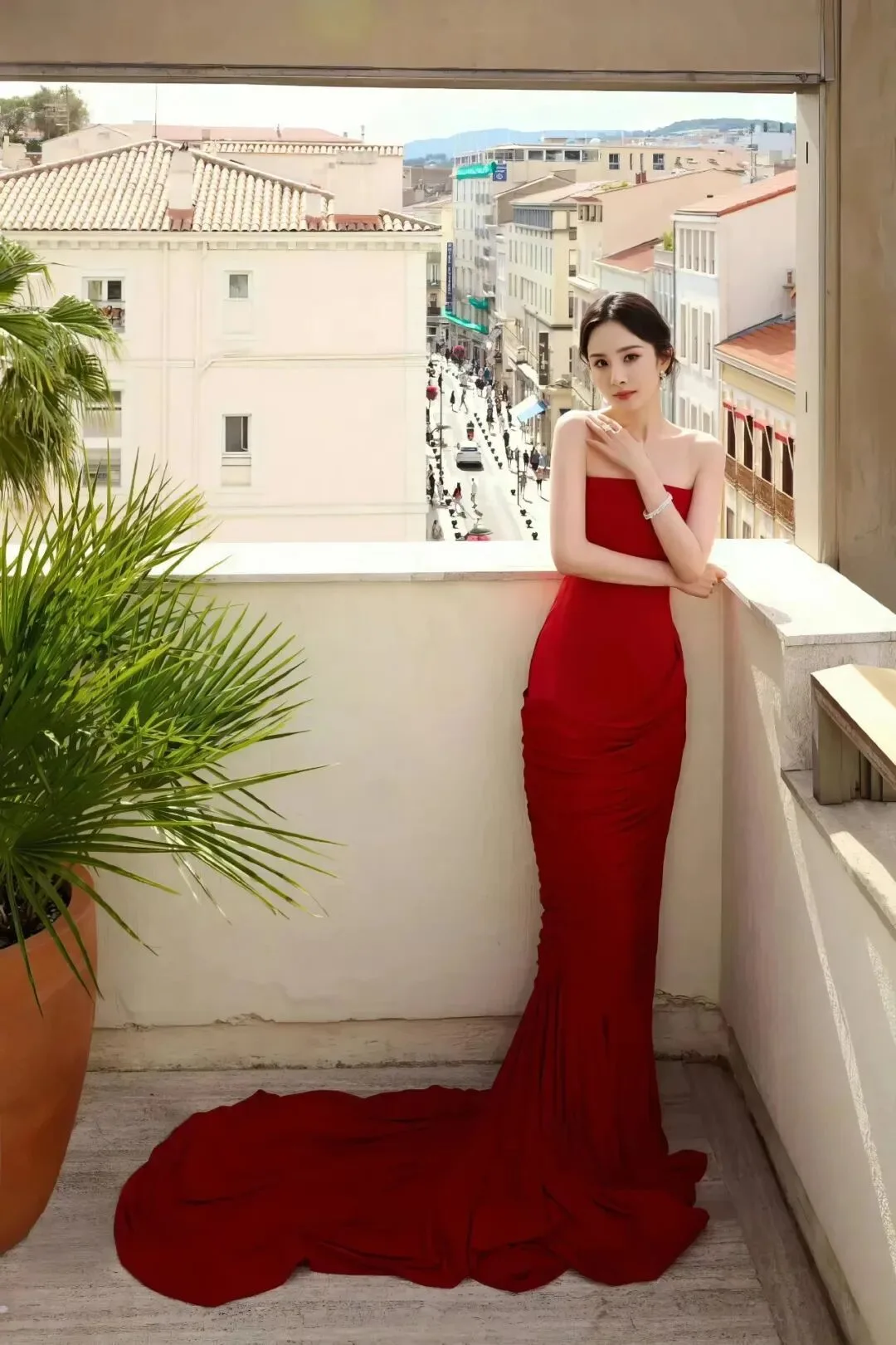杨幂红裙写真 图片3