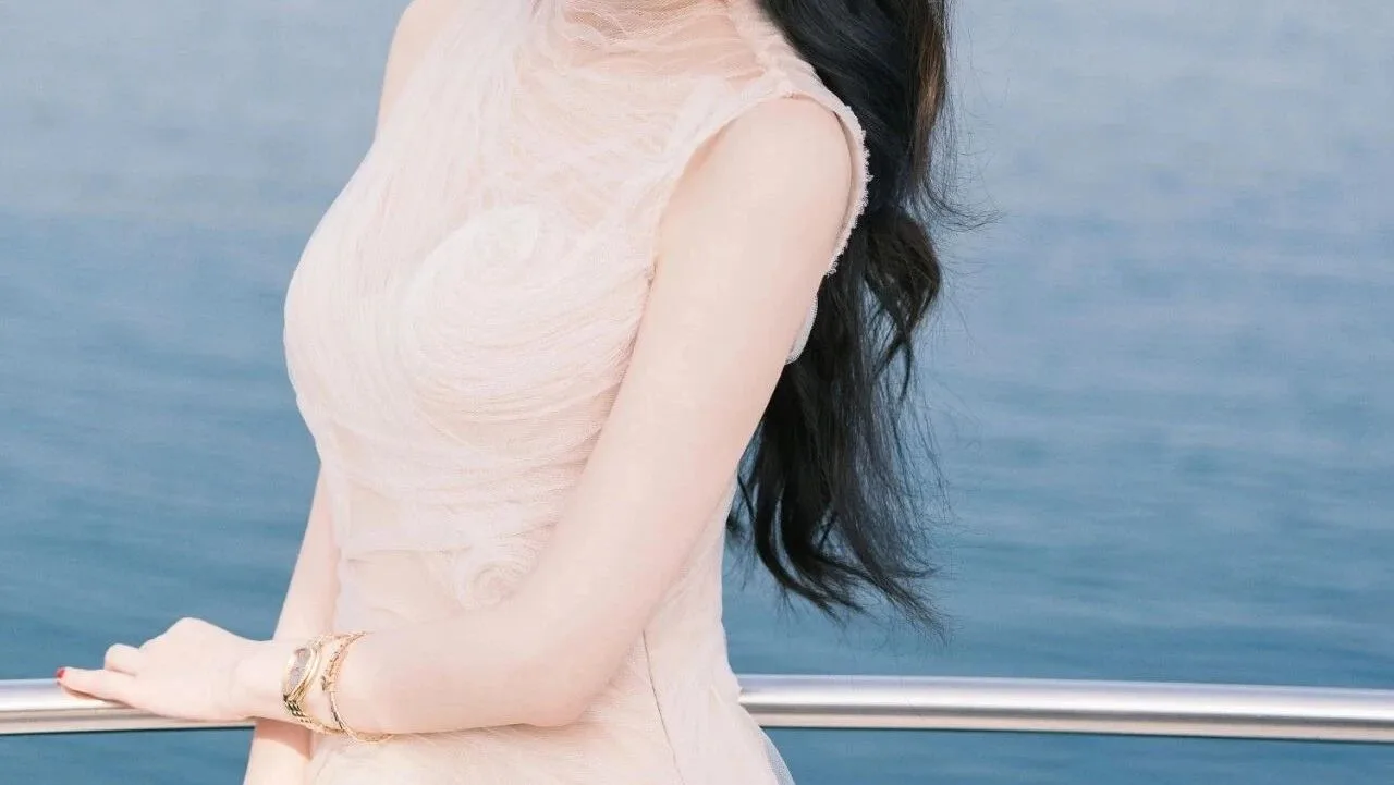 景甜薄纱写真高清图集 温柔氛围感壁纸唯美上线