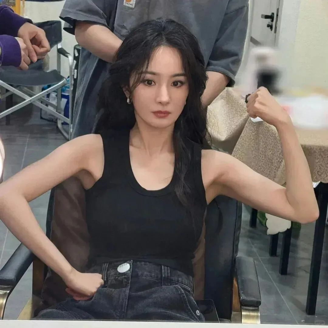 杨幂健身写真 图片4