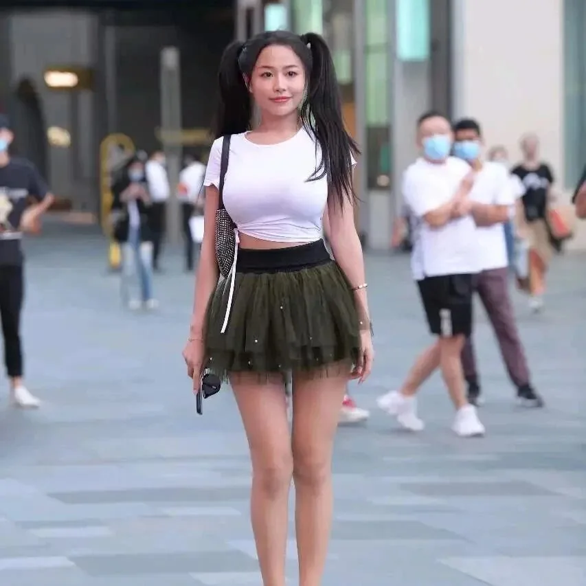 双马尾女生短裙街拍写真 甜美俏皮风格高清图集