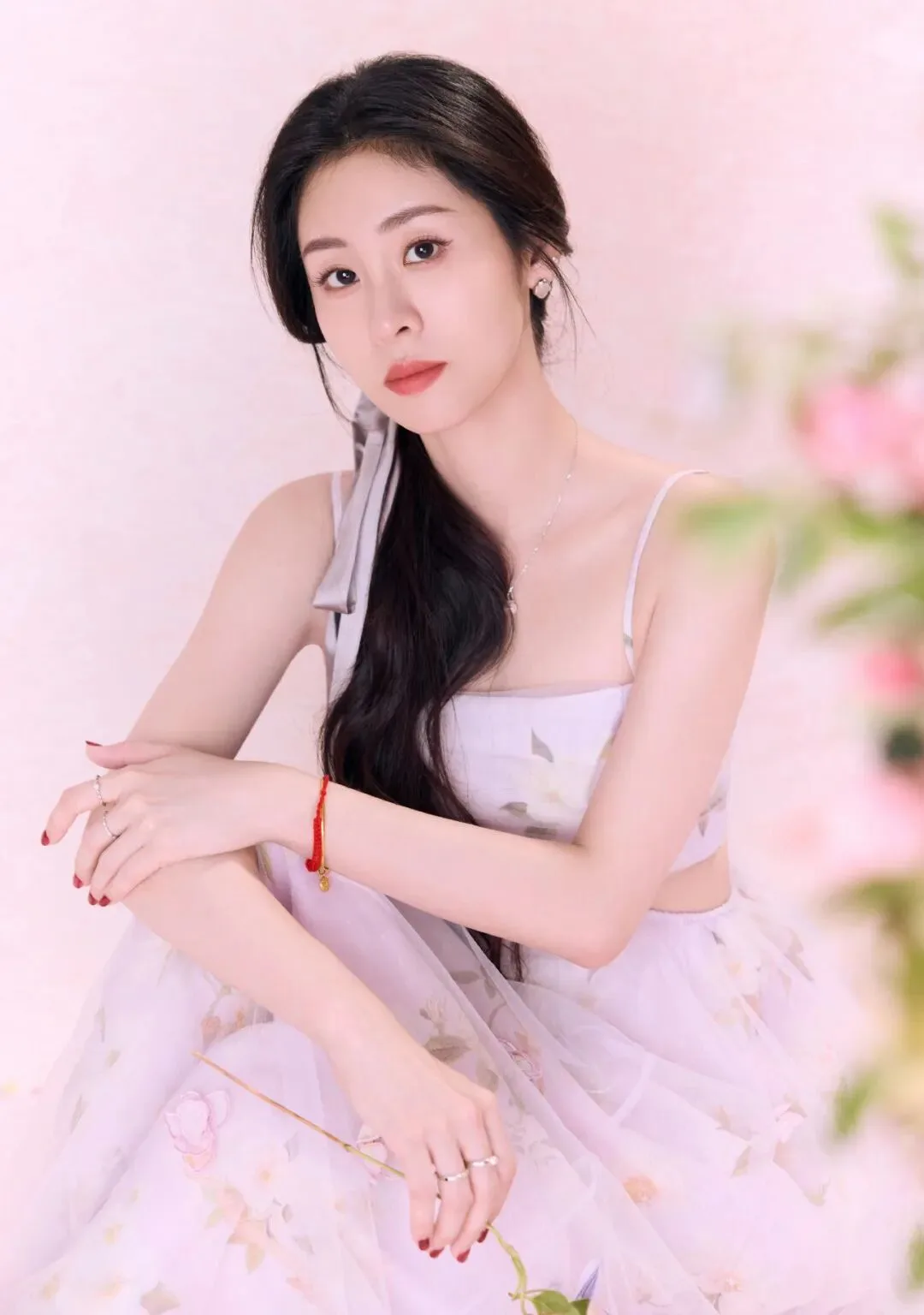张碧晨粉色写真壁纸 图片6