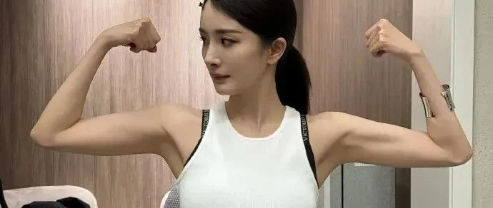 杨幂健身照展现好身材 运动风写真高清图集
