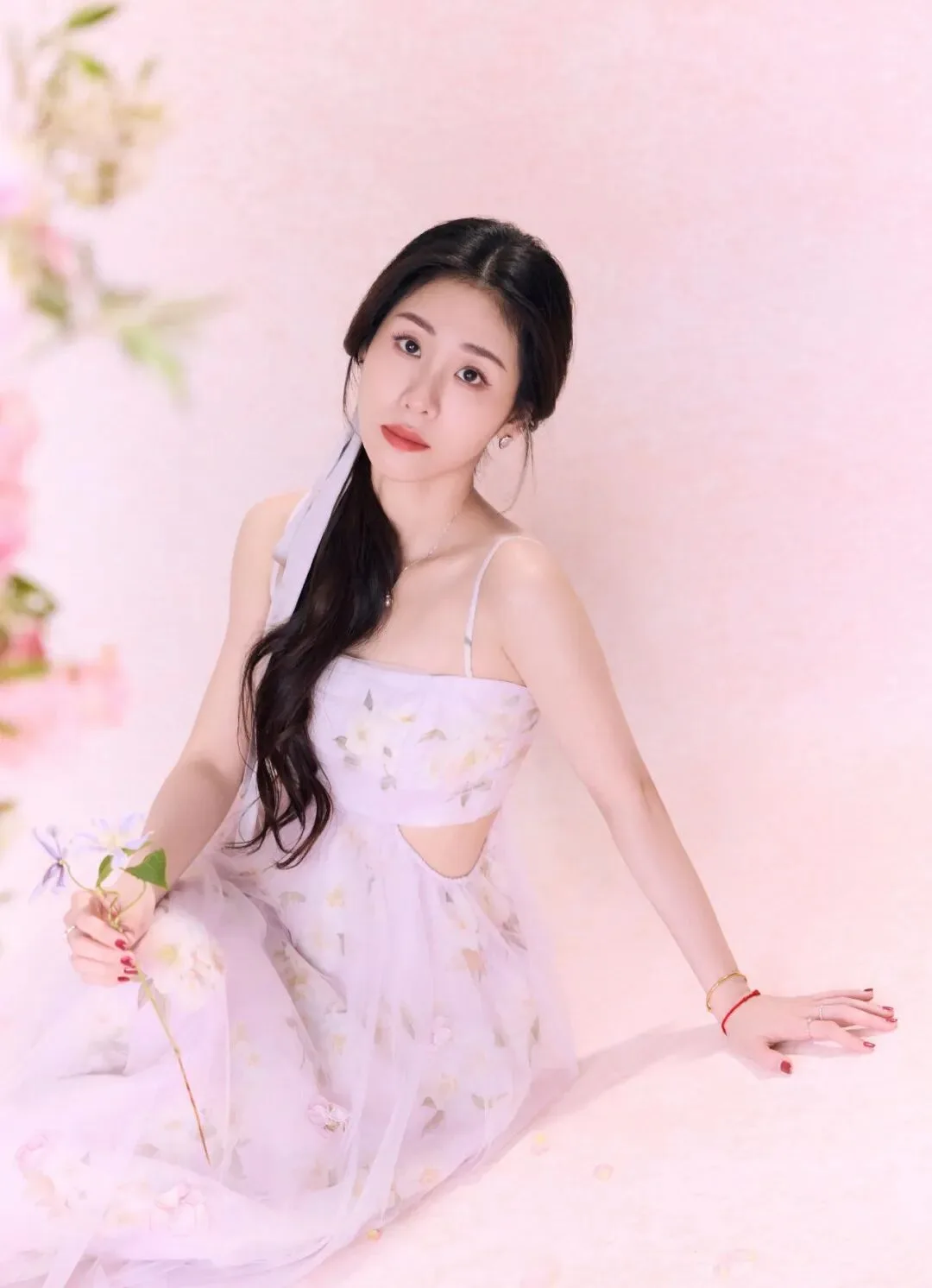 张碧晨粉色写真壁纸 图片4