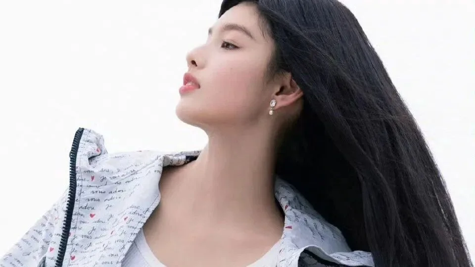 艾米浪漫少女写真壁纸 清新甜美气质高清图集