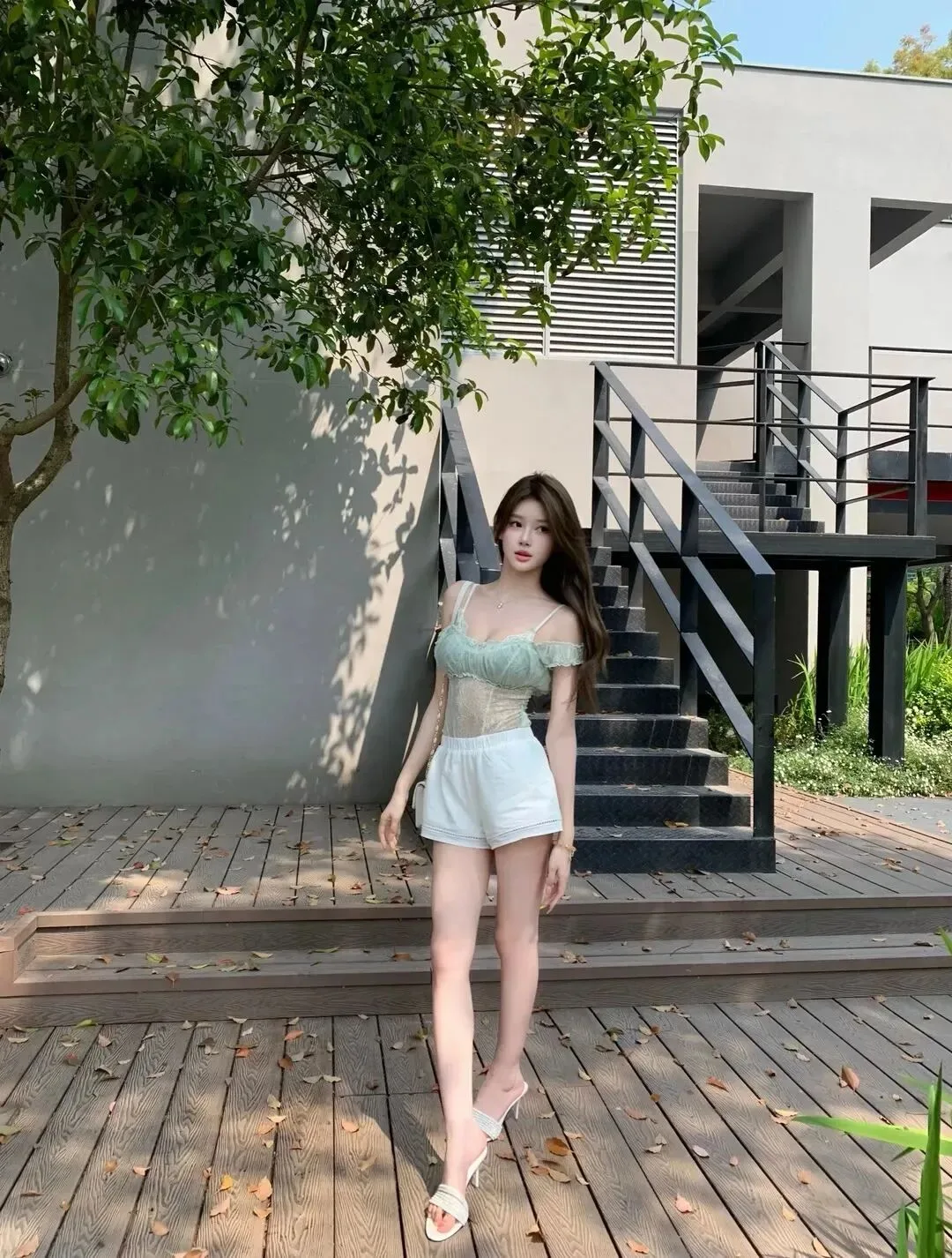 蕾丝短裙美女写真 图片3