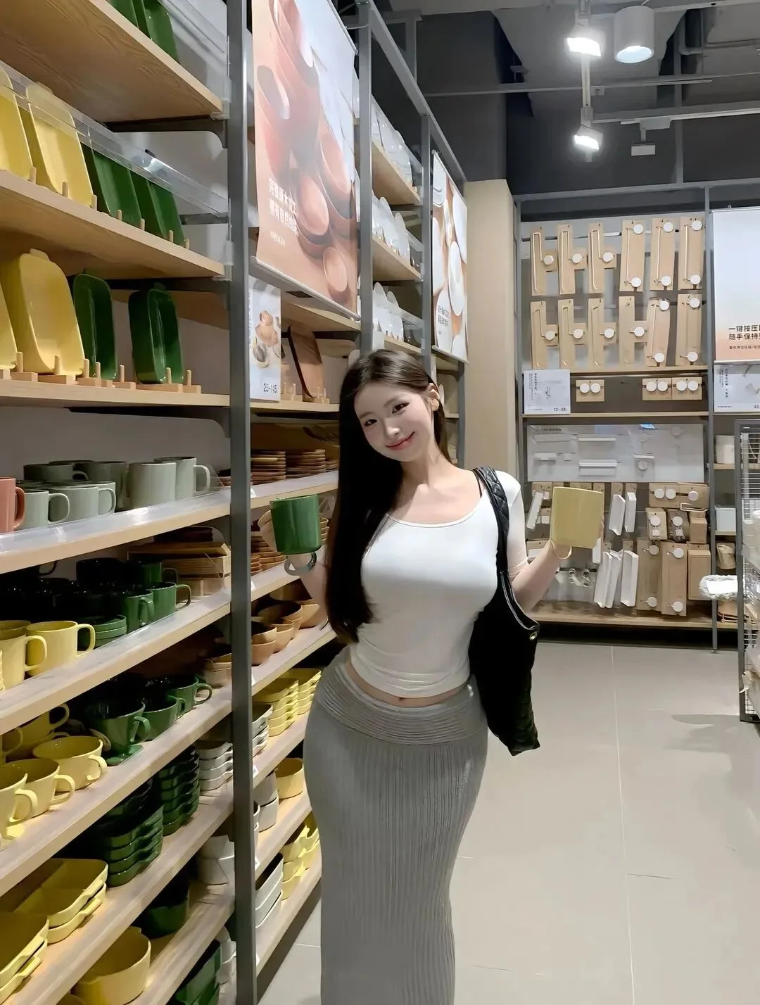 紧身服美女写真 图片3