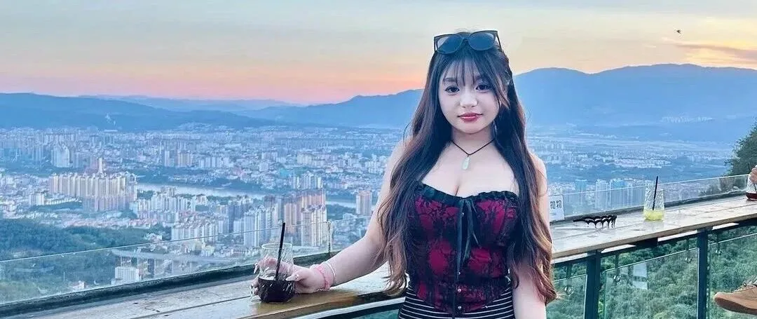高清图集里的曲线美人 汹涌身材一眼就记住