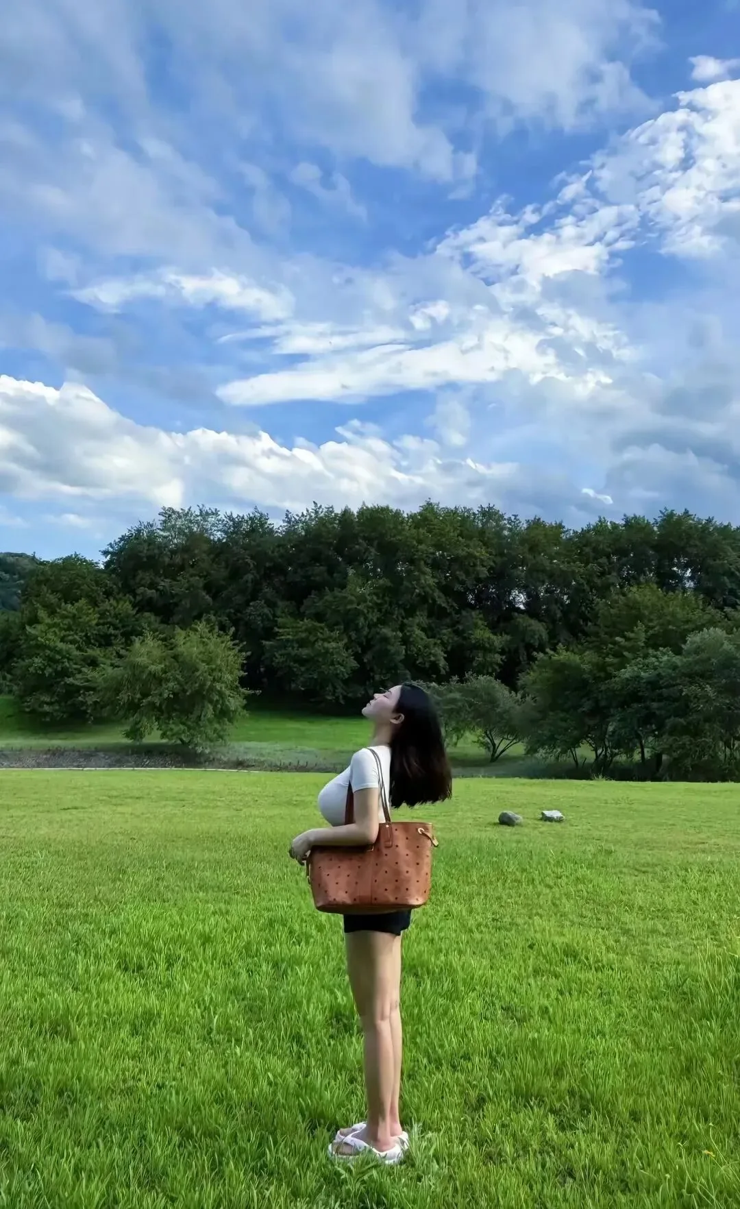 丰满少妇自拍写真 图片2