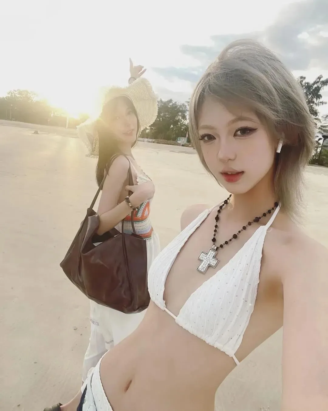 泳装比基尼美女 图片3