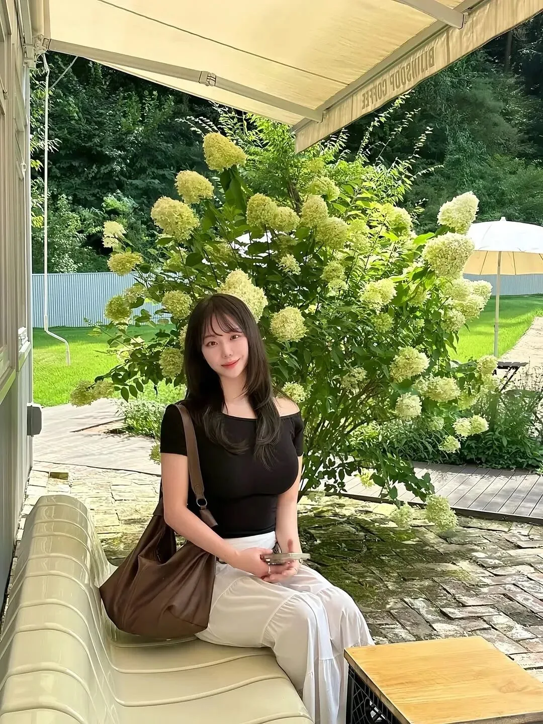 黑色紧身衣美女 图片3