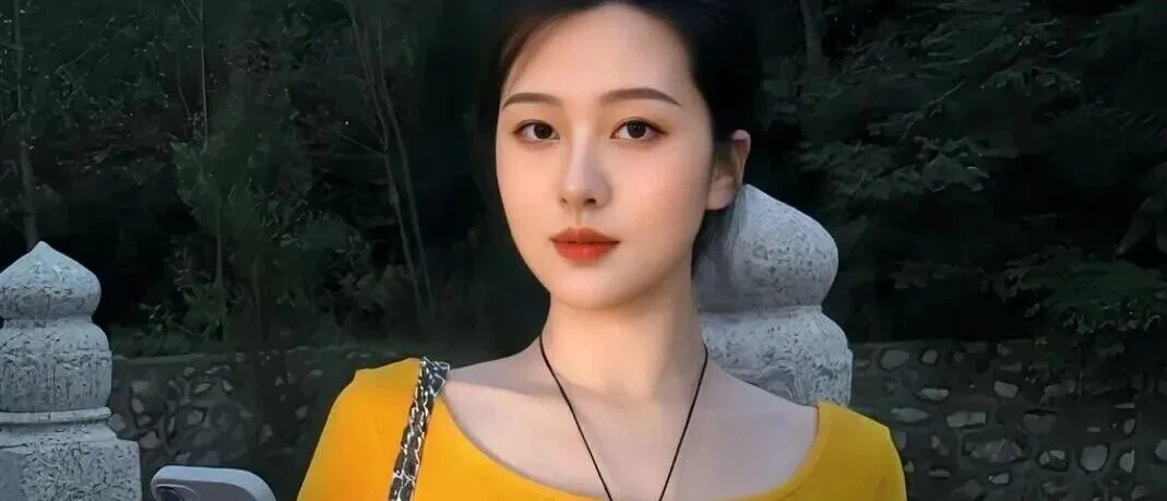 水灵灵气质少妇高清写真 曲线身材太有女人味
