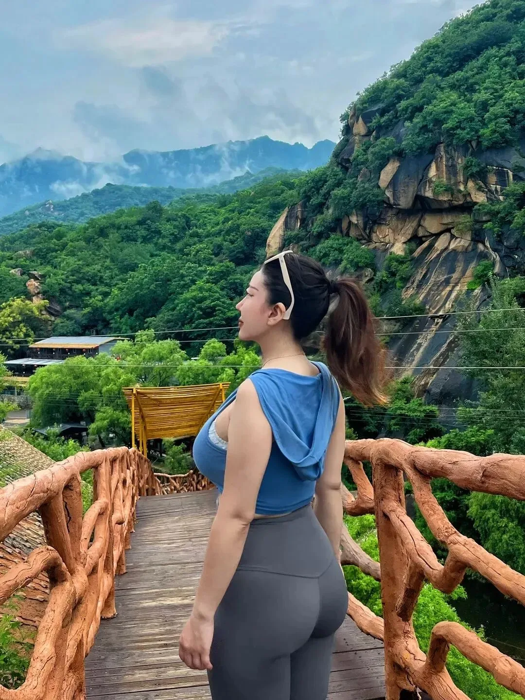 丰满美女写真 图片3